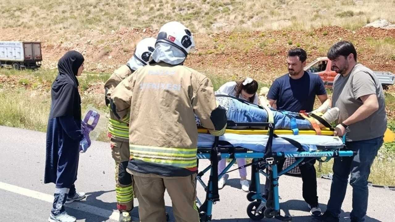 Kırıkhan’da Traktörle Çarpışan Otomobil Takla Attı (1)