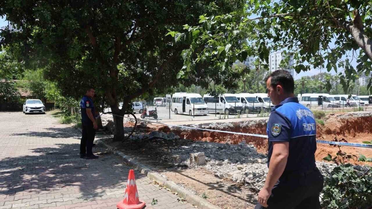 Kozan'da Yeni İtfaiye Binası İçin Apartmanın İstinat Duvarı Yıkıldı (2)
