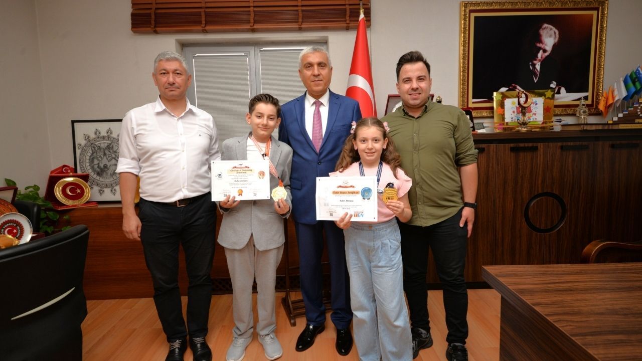 Milli Eğitim Müdürü Aydın Albak, Kanguru Türkiye Derecesi Yapan Osmaniyeli Öğrencileri Ağırladı (2)
