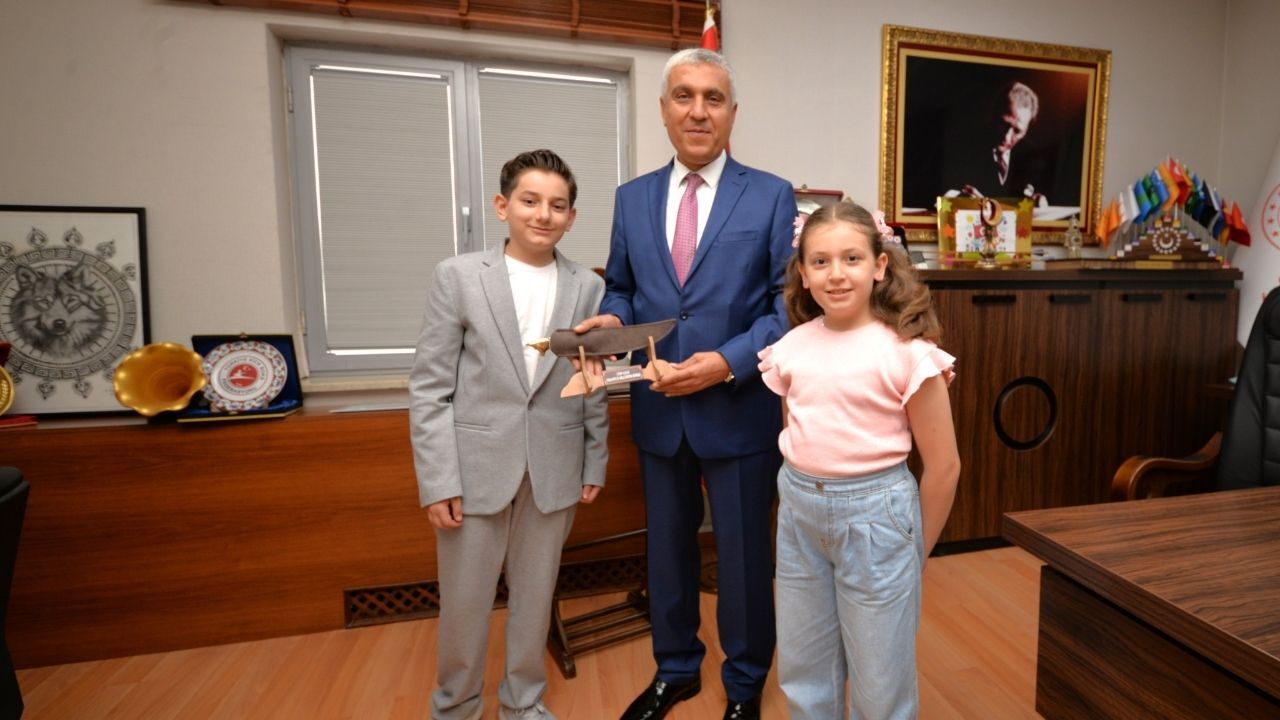 Milli Eğitim Müdürü Aydın Albak, Kanguru Türkiye Derecesi Yapan Osmaniyeli Öğrencileri Ağırladı (3)
