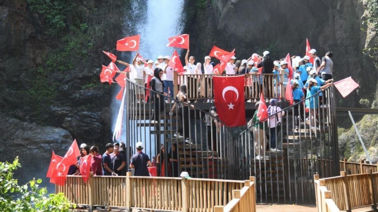 Osmaniye Karaçay Şelalesi.jpg Şalele
