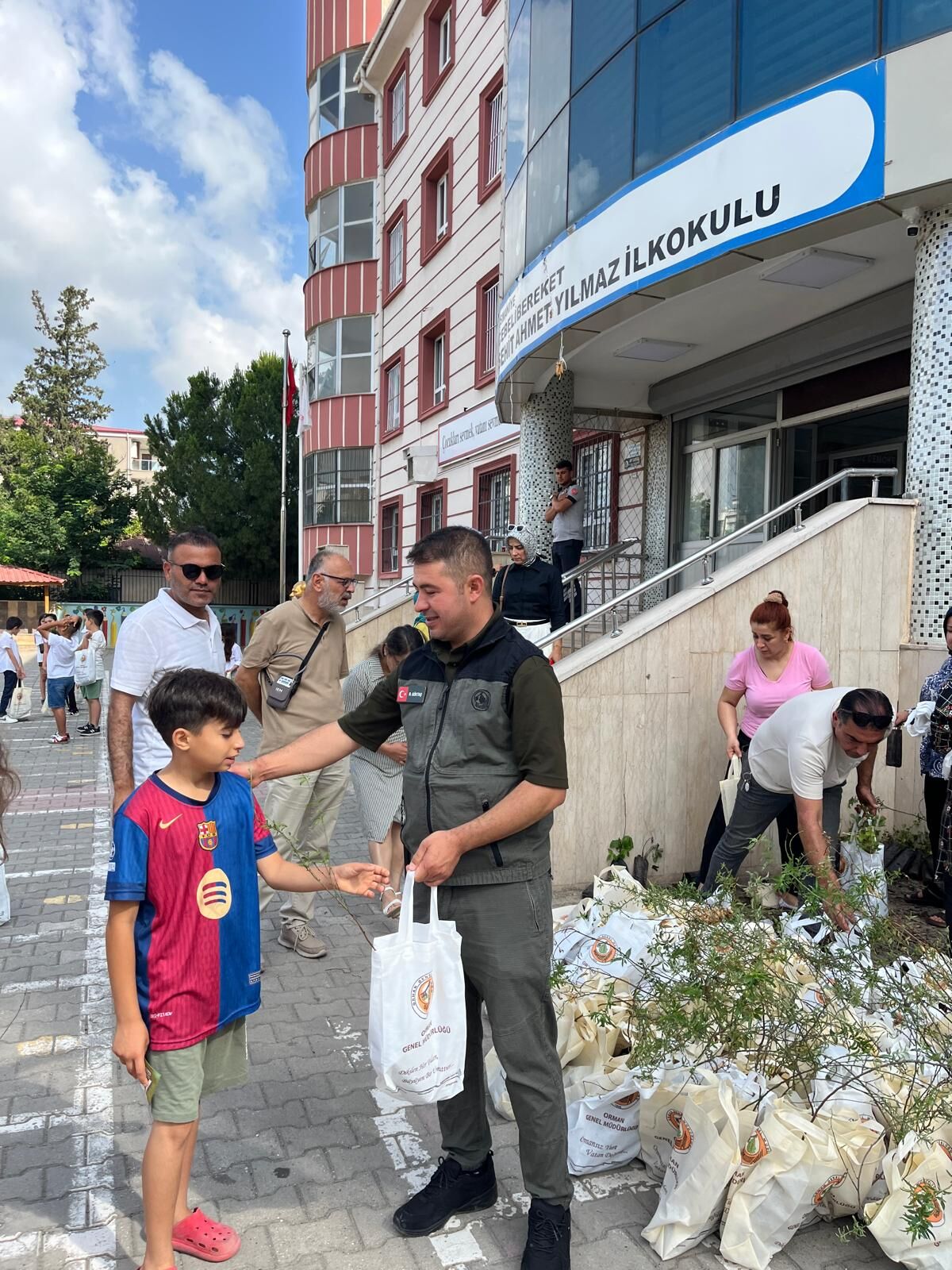 Osmaniye Orman İşletme Müdürlüğü'nden Öğrencilere Karne Hediyesi2