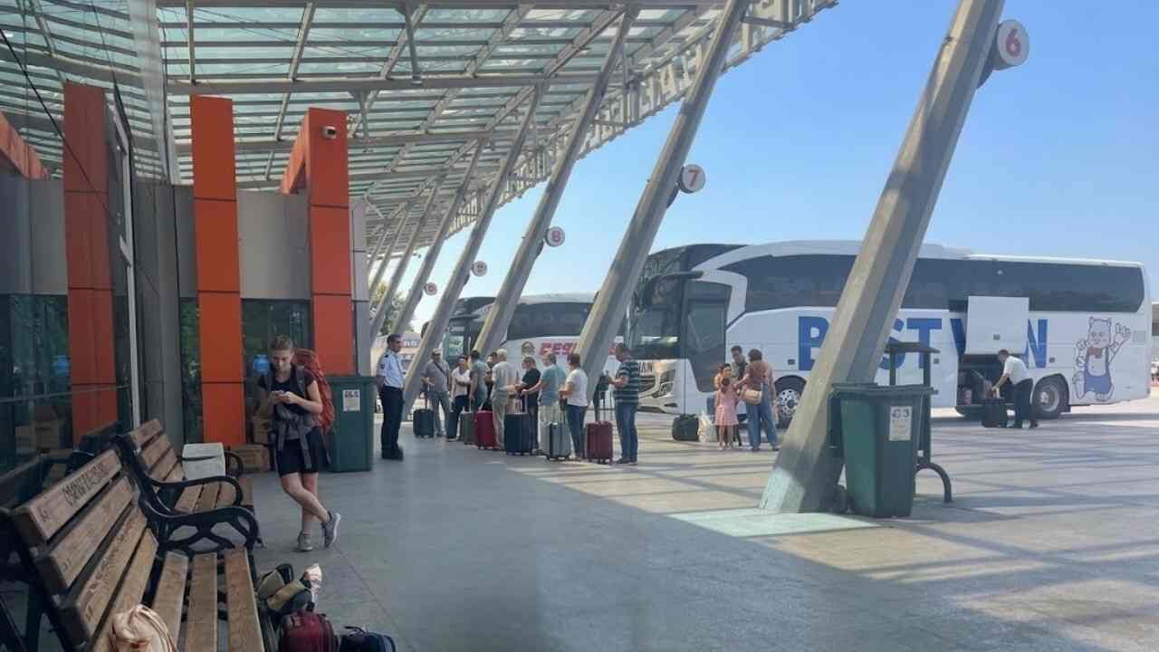 Osmaniye Otogarında 'Karne' İzdihamı (1)