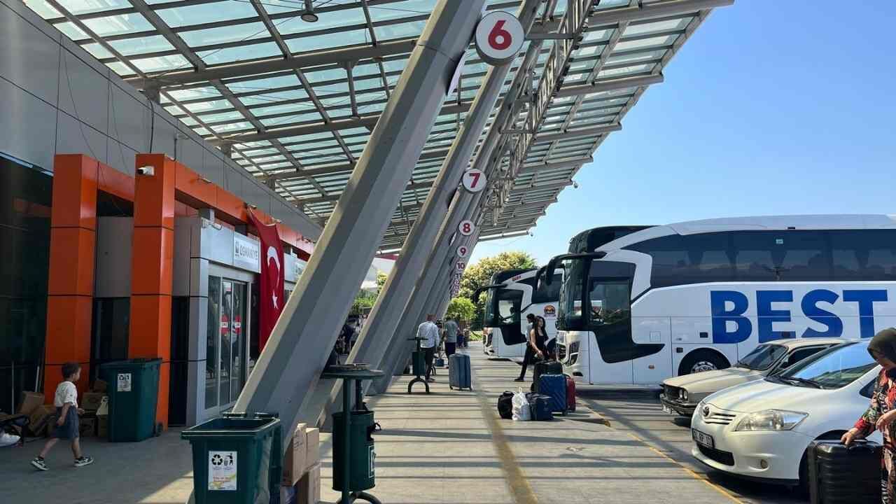 Osmaniye Otogarında 'Karne' İzdihamı (2)