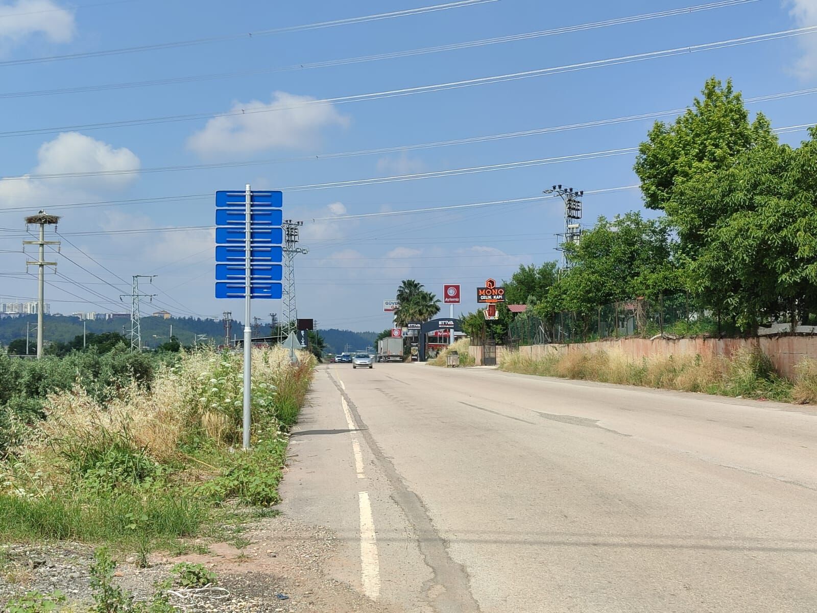 Osmaniye Toprakkale Yolunda Trafik Lambası Eksikliği Tepki Çekiyor3