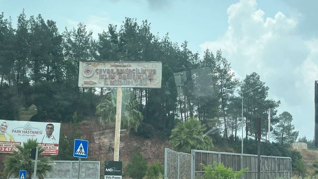 Osmaniye'de Çevrenin Tabelası Çevreye Yakışmıyor! (1)