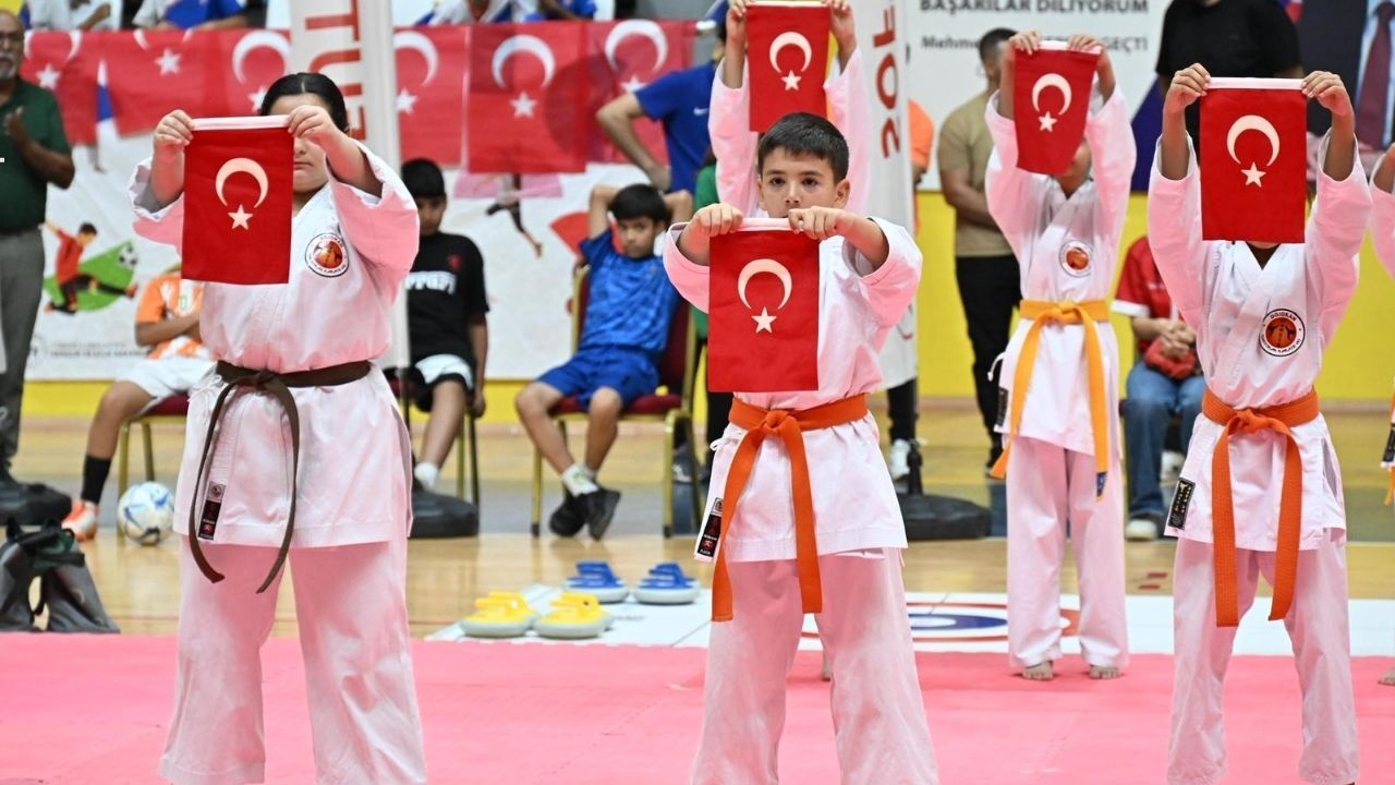 Osmaniye’de Dev Spor Seferberliği, 10 Bin Genç Sporla Buluşuyor (2)