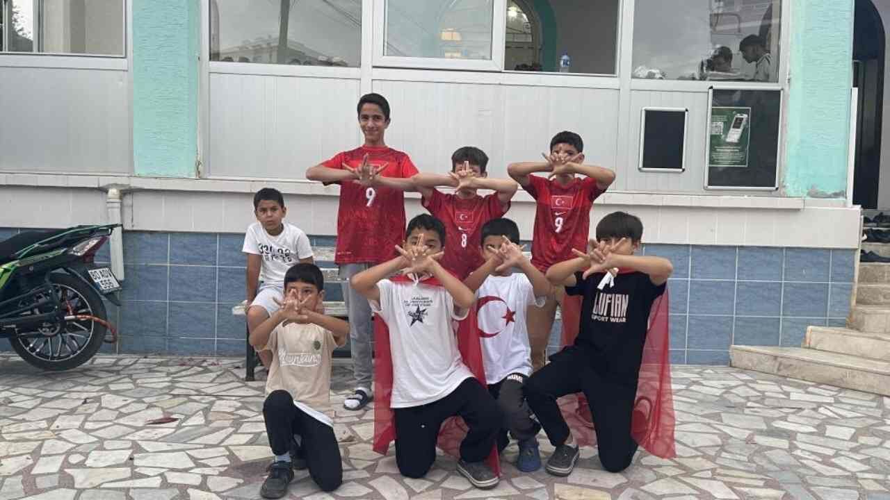 Osmaniye'de Gençler Milli Maç İçin Seccadede Buluştu (2)