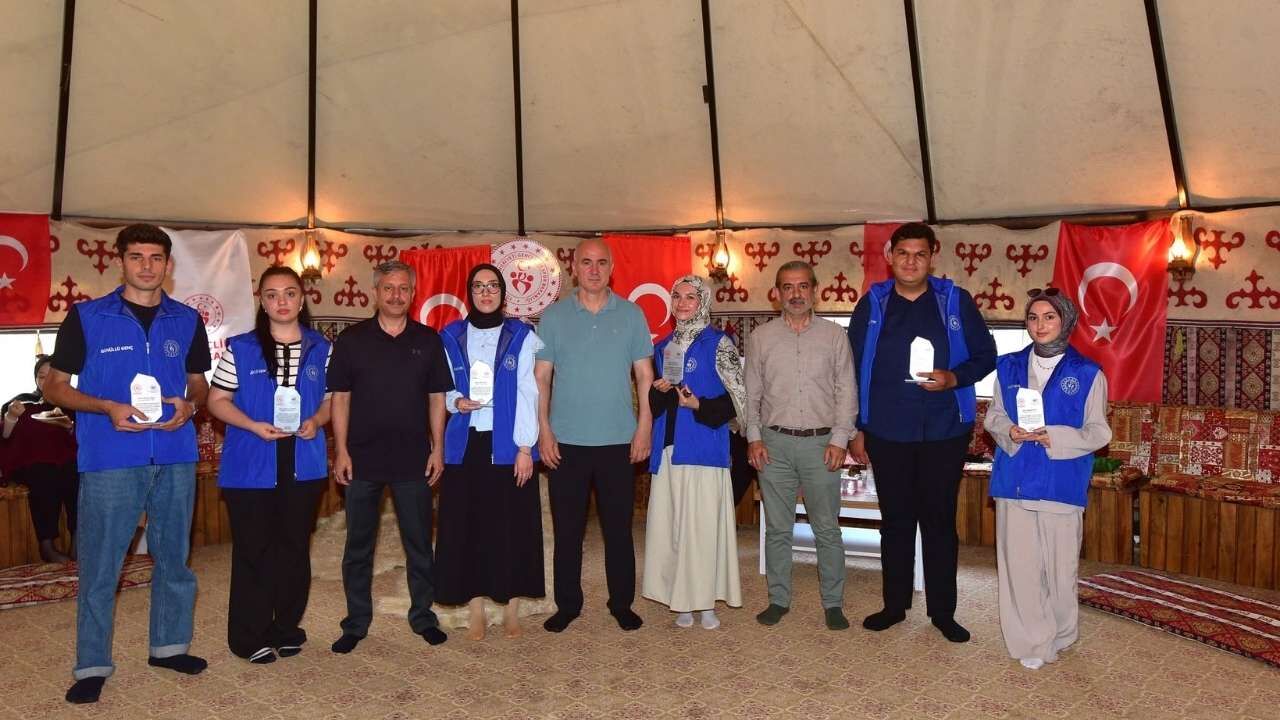 Osmaniye'de Gönüllü Gençlik Liderlerine Anlamlı Veda (2)