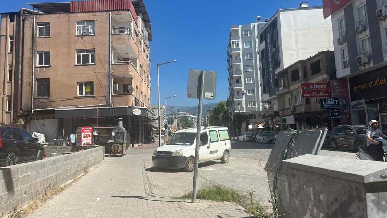 Osmaniye'de Otobüs Durağını Kendi Özel Otoparkı Yaptı (2)