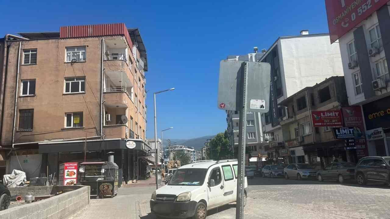 Osmaniye'de Otobüs Durağını Kendi Özel Otoparkı Yaptı (3)