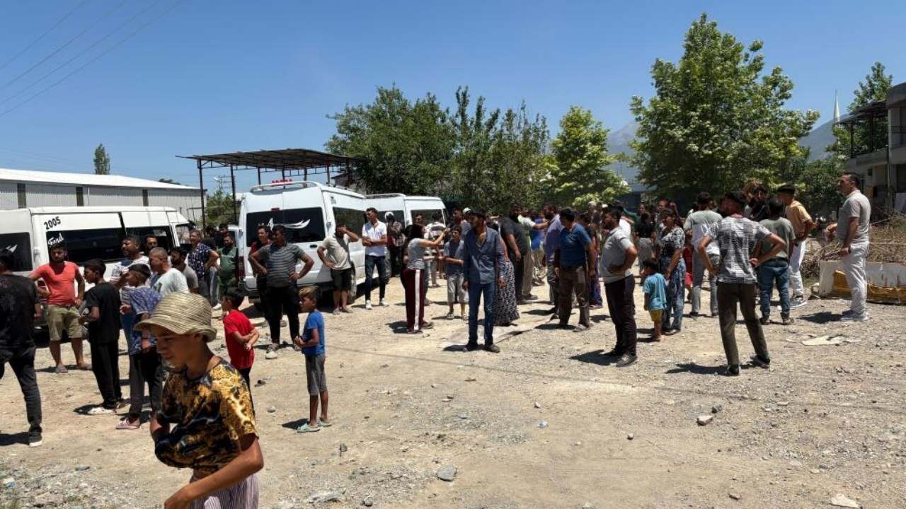 Osmaniye'de Silahlı Ve Sopalı Kavganın Ardından Ev Yakıldı 1 Yaralı (2)