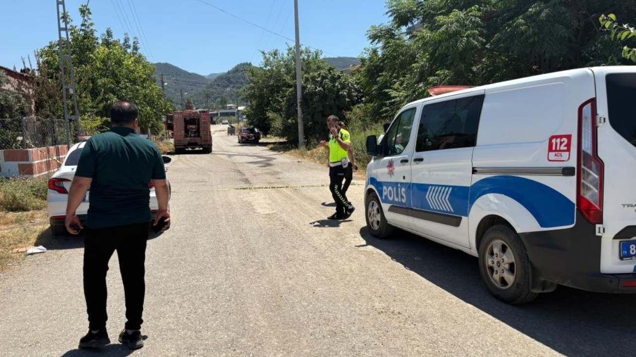 Osmaniye'de Silahlı Ve Sopalı Kavganın Ardından Ev Yakıldı 1 Yaralı