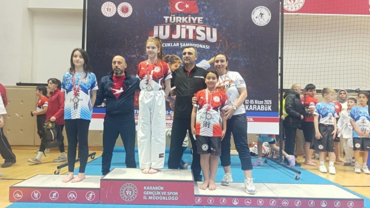 Osmaniyeli Anne Kız Dünya Dereceli Şampiyon Oldu