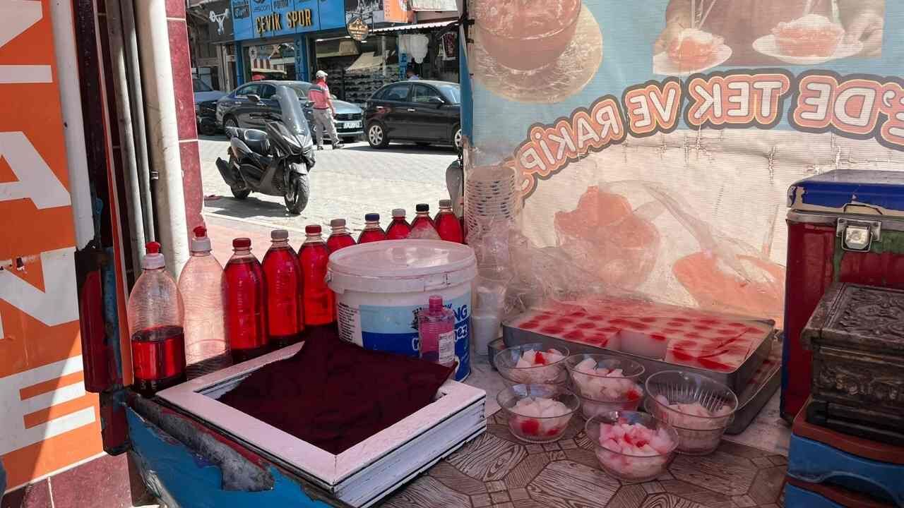 Osmaniyeliler Bunaltıcı Sıcağı Onunla Unutuyor (2)