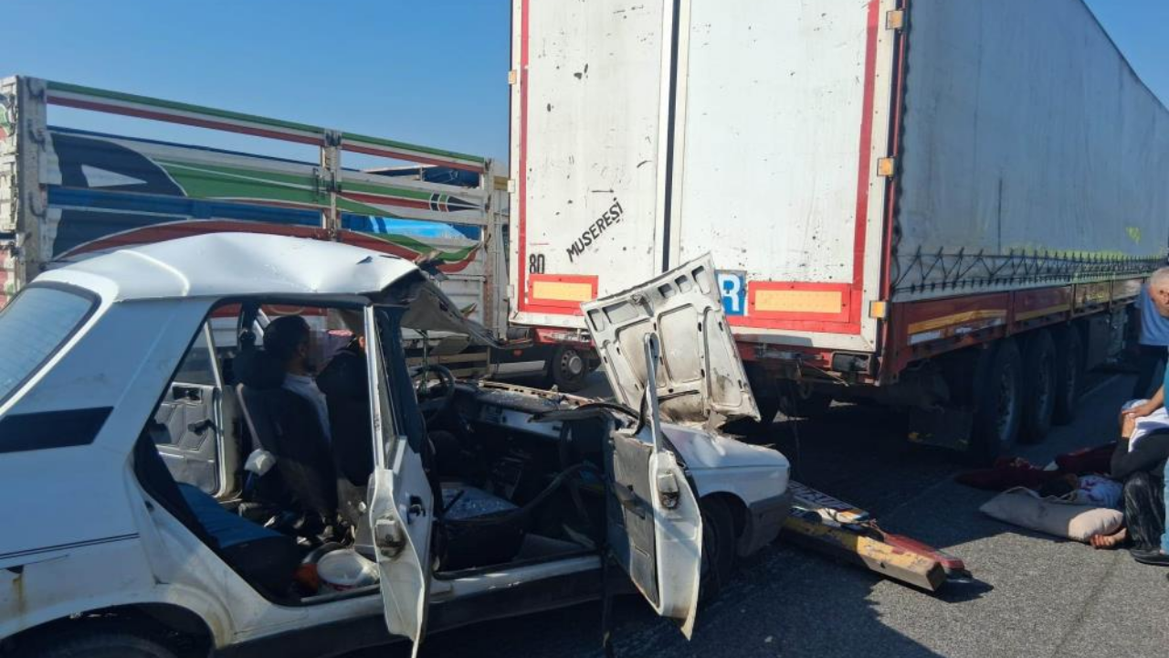 Otomobil Tıra Arkadan Çarptı, 3'Ü Çocuk 5 Yaralı!