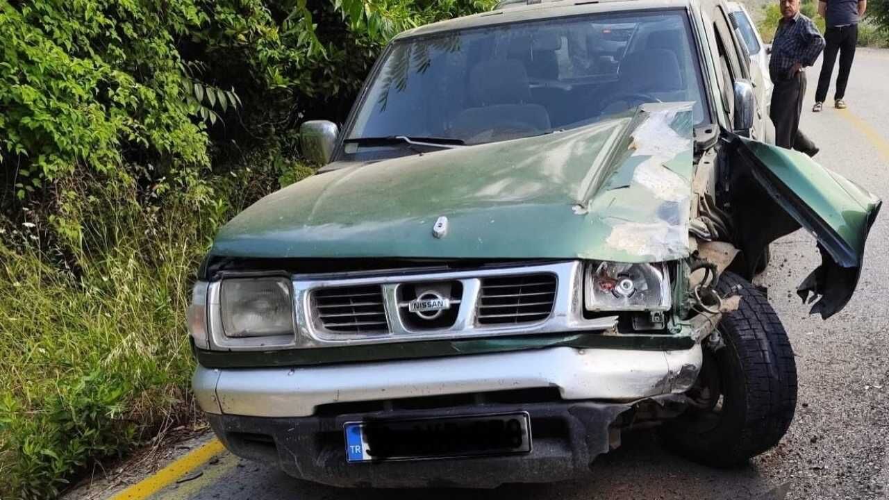 Pikapla Çarpışan Motosiklet Sürücüsü Şarampole Yuvarlandı (2)