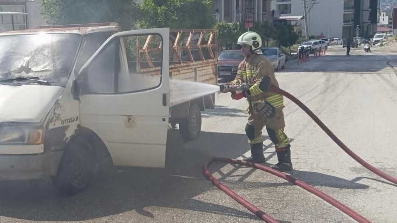 Seyir Halindeki Kamyonet Alevlere Teslim Oldu (2)