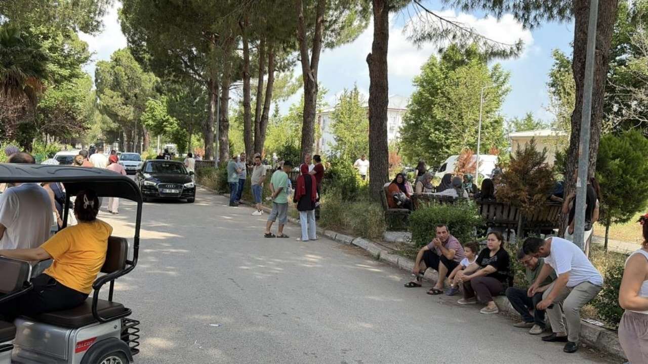 Simitçi Süreyi Hatırattı Ama Son Saniye Içeri Alınmadı (1)