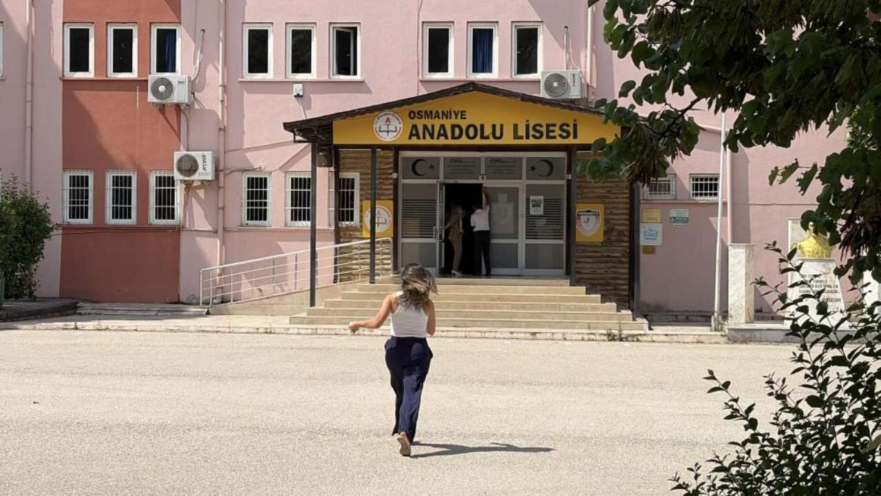 Simitçi Süreyi Hatırattı Ama Son Saniye Içeri Alınmadı (2)