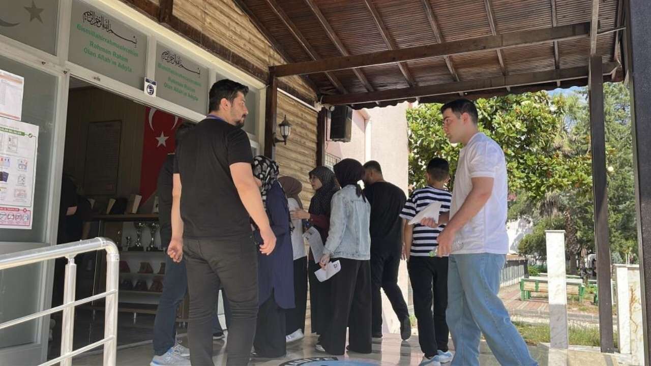 Simitçi Süreyi Hatırattı Ama Son Saniye Içeri Alınmadı (3)
