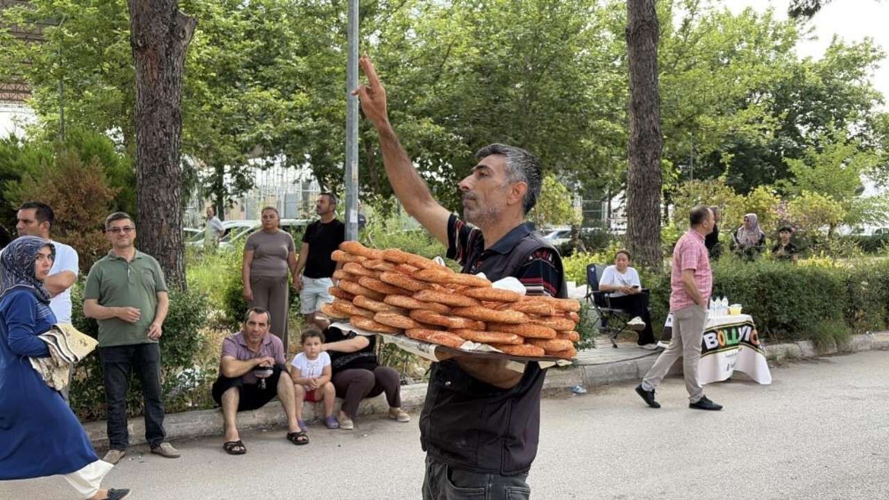 Simitçi Süreyi Hatırattı Ama Son Saniye Içeri Alınmadı