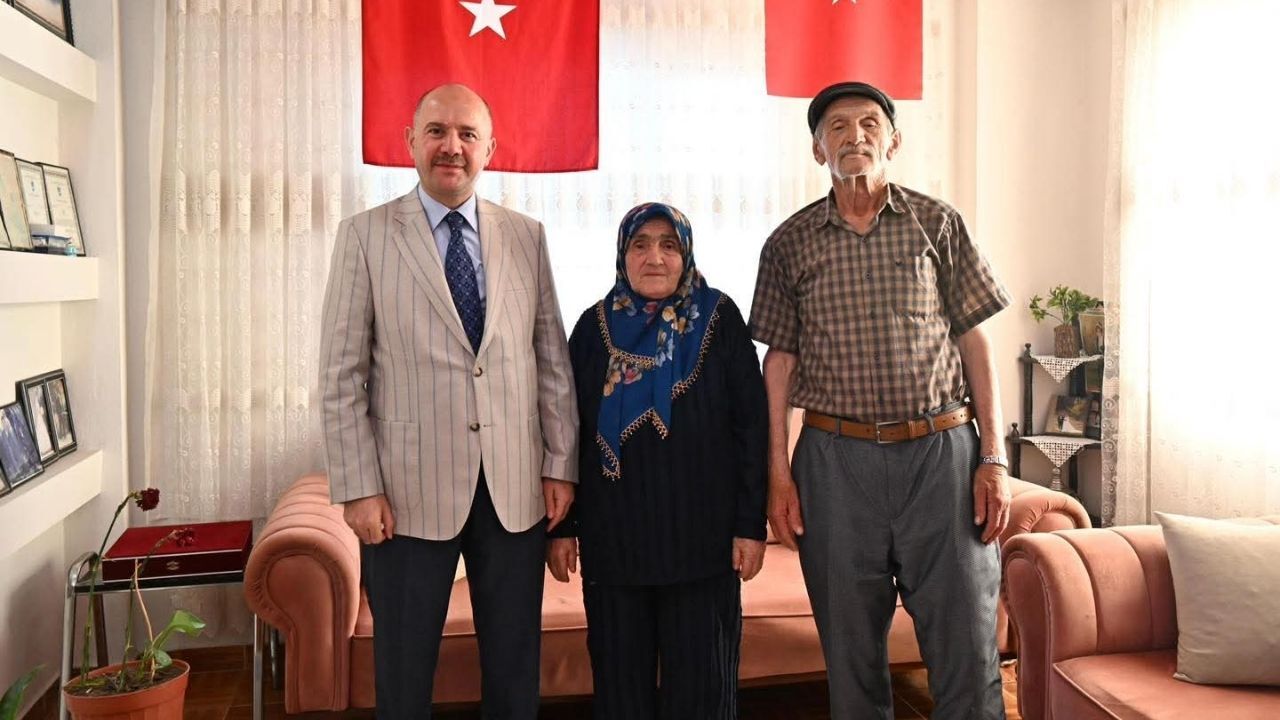 Vali Serdengeçti Depremzede Ve Şehit Aileleriyle Buluştu (1)