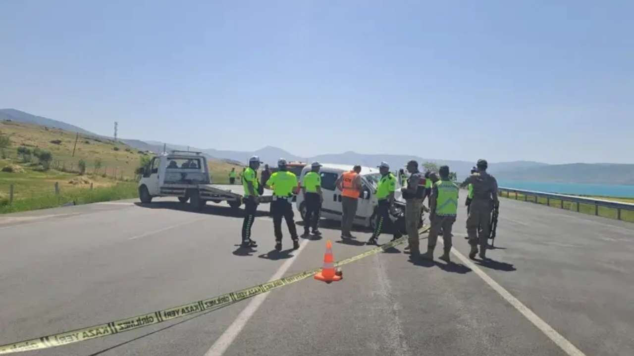 Van'dan Acı Haber 1 Şehit, Çok Sayıda Yaralı Var! (3)