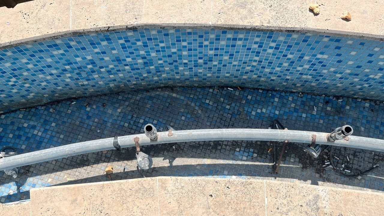 Vatandaşlar Çınarlı Kahve Parkı'ndaki Atıl Süs Havuzunun Onarılmasını İstiyor (1)