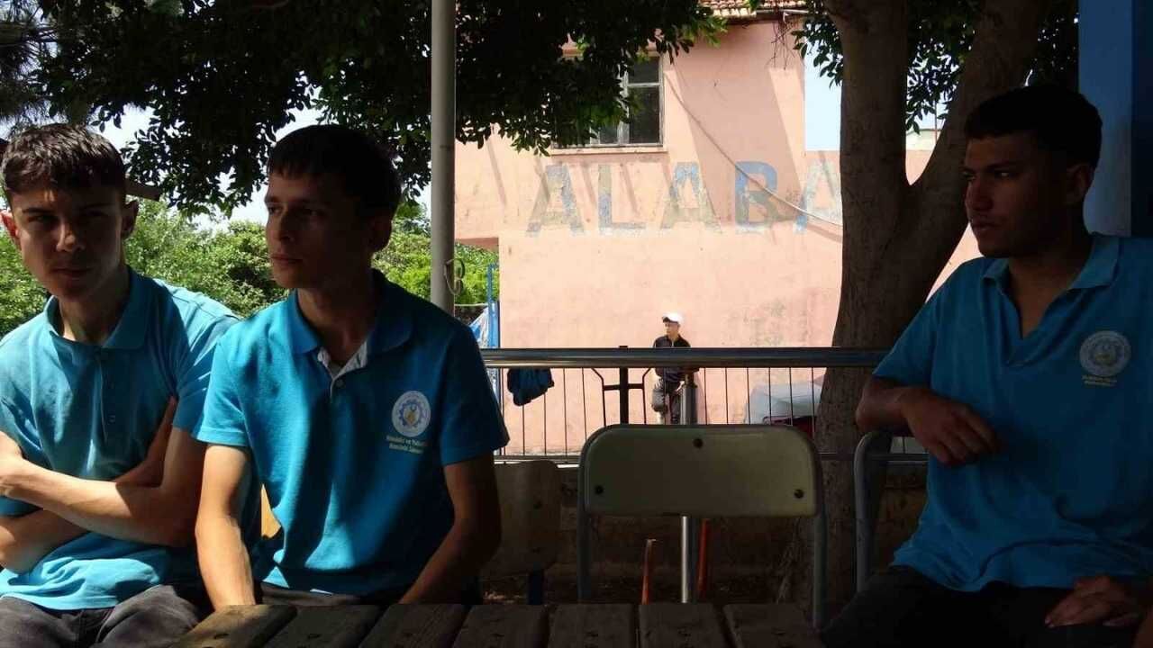'Yasaklı Maddeye Hayır' Diyen Muhtar Ve Gençlerden Kısa Film (2)