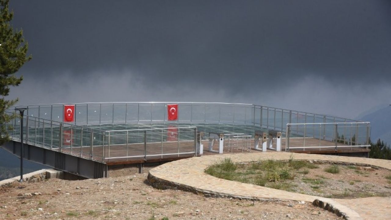 Zorun Cam Teras