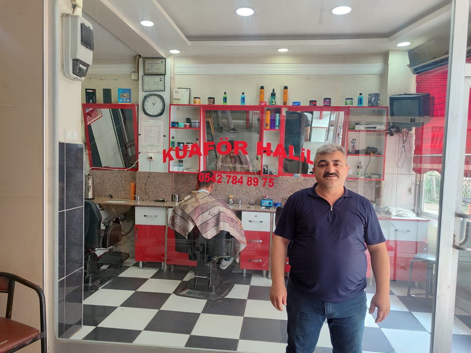 39 Yıldır Aynı Makas, Aynı Dükkân.. Osmaniye'de Berber Halil Usta'nın Hikayesi1