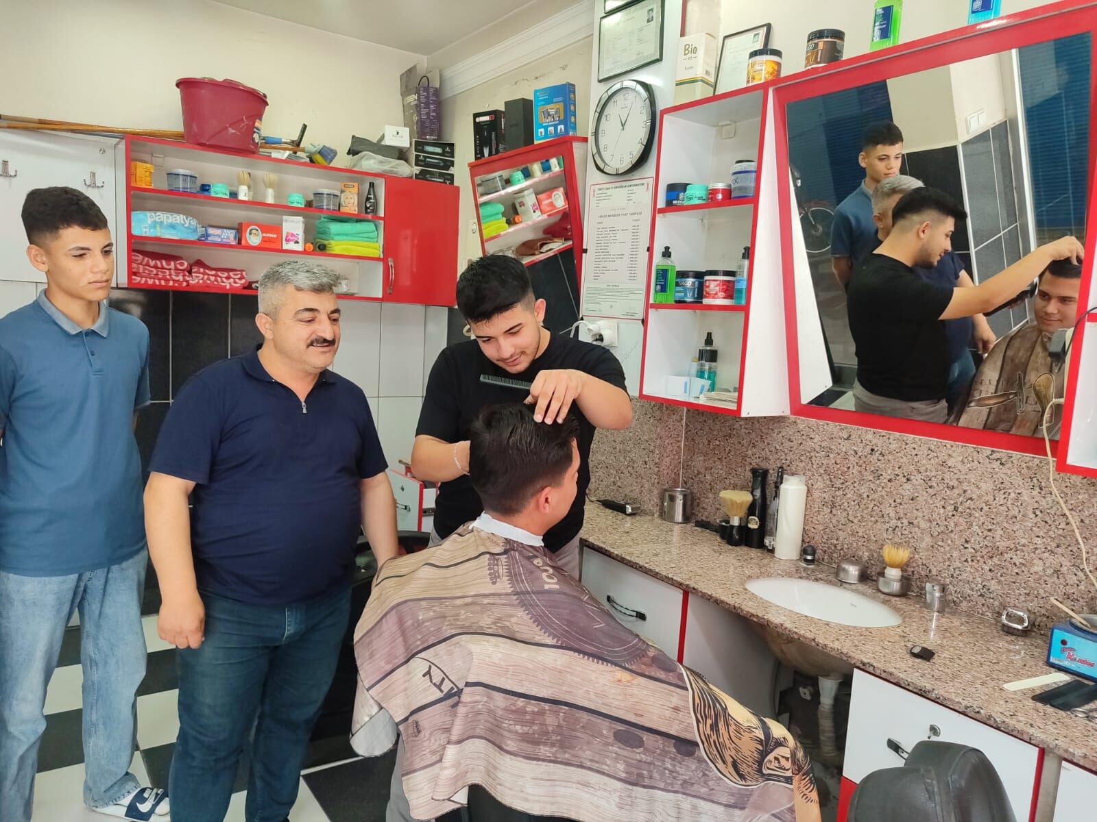 39 Yıldır Aynı Makas, Aynı Dükkân.. Osmaniye'de Berber Halil Usta'nın Hikayesi3