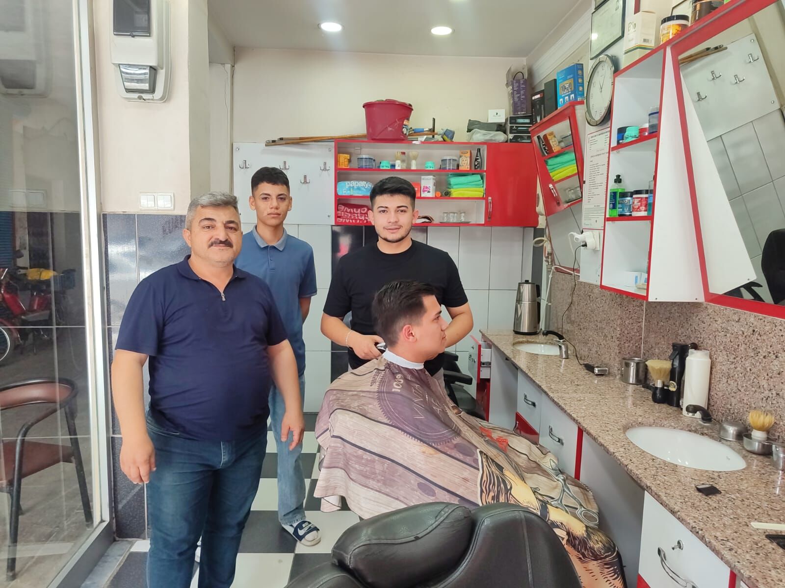 39 Yıldır Aynı Makas, Aynı Dükkân.. Osmaniye'de Berber Halil Usta'nın Hikayesi4