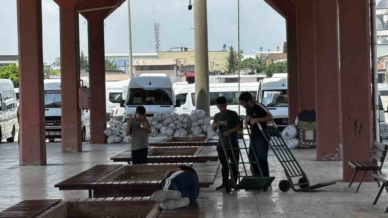 Adana Otogarında Sıcak Hava Yolcuları Nasıl Etkiliyor (2)