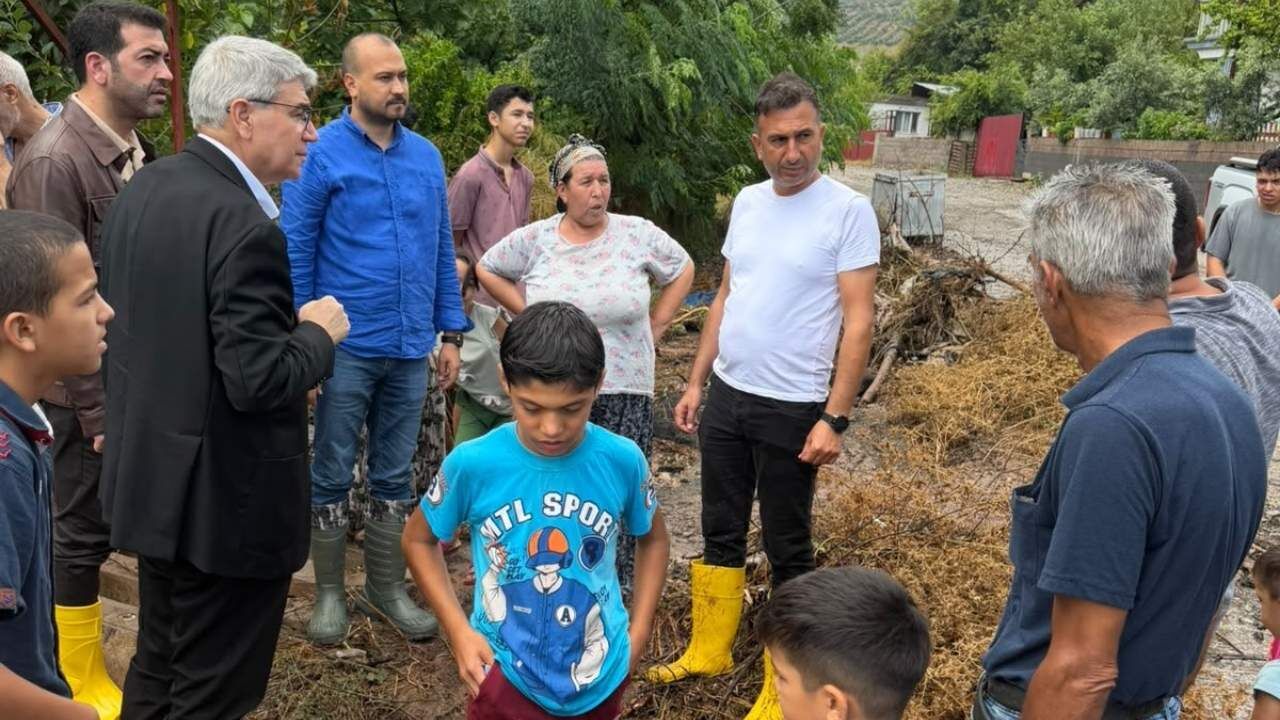 Ak Parti Osmaniye Teşkilatı Afet Bölgesinde