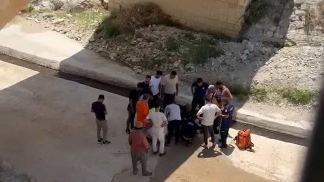 Altınözü'nde Bisikletli Çocuk 7 Metreden Nasıl Düştü (2)