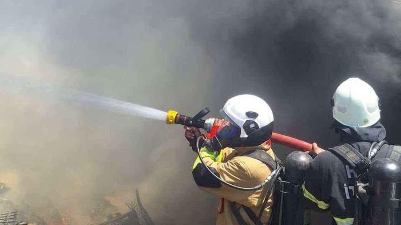 Altınözü'nde Konteyner Yangını Nasıl Başladı (2)