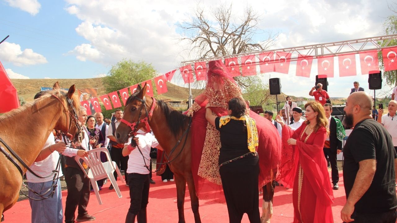 Bin Yıllık Hafıza Kırıkkale'de Canlandı! Türk Dünyası Bir Araya Geldi (2)