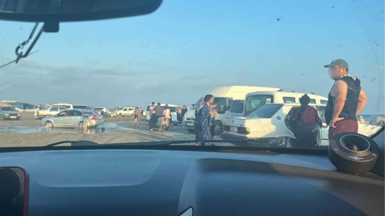 Burnaz Plajı'nda Araba İzdihamı! (2)