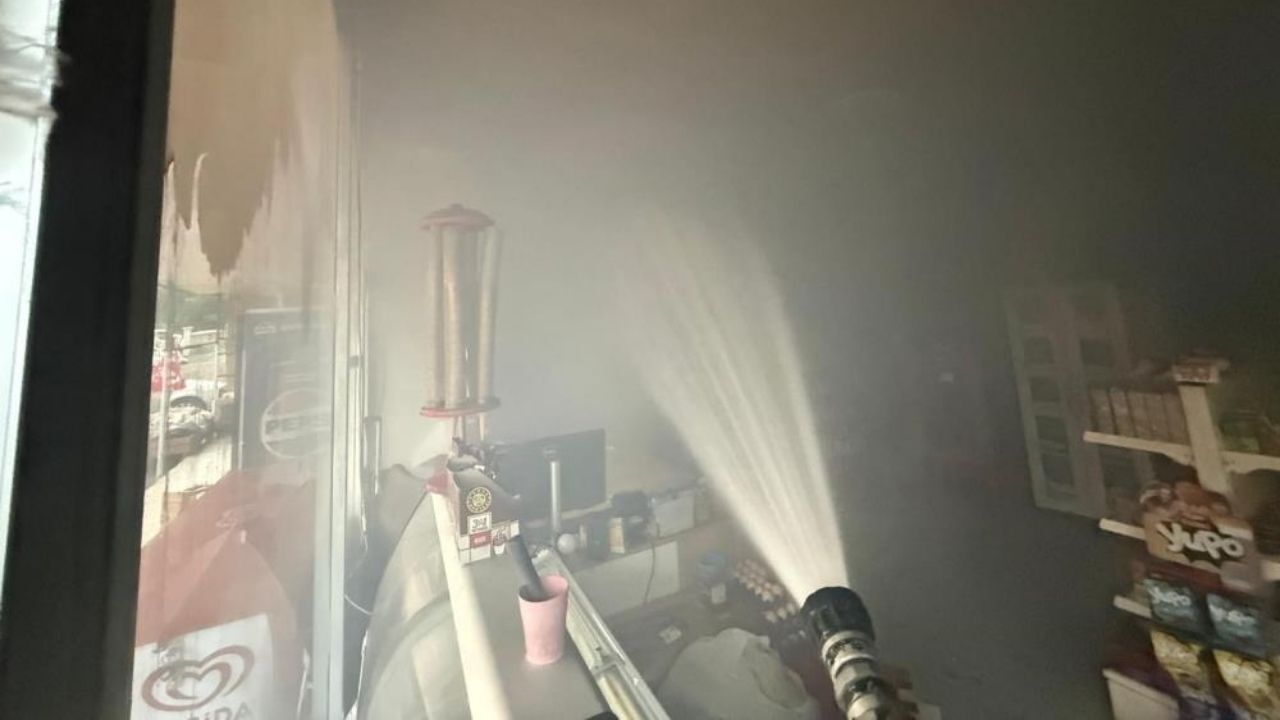 Düziçi'nde İş Yeri Yangını Maddi Hasar Meydana Geldi (2)