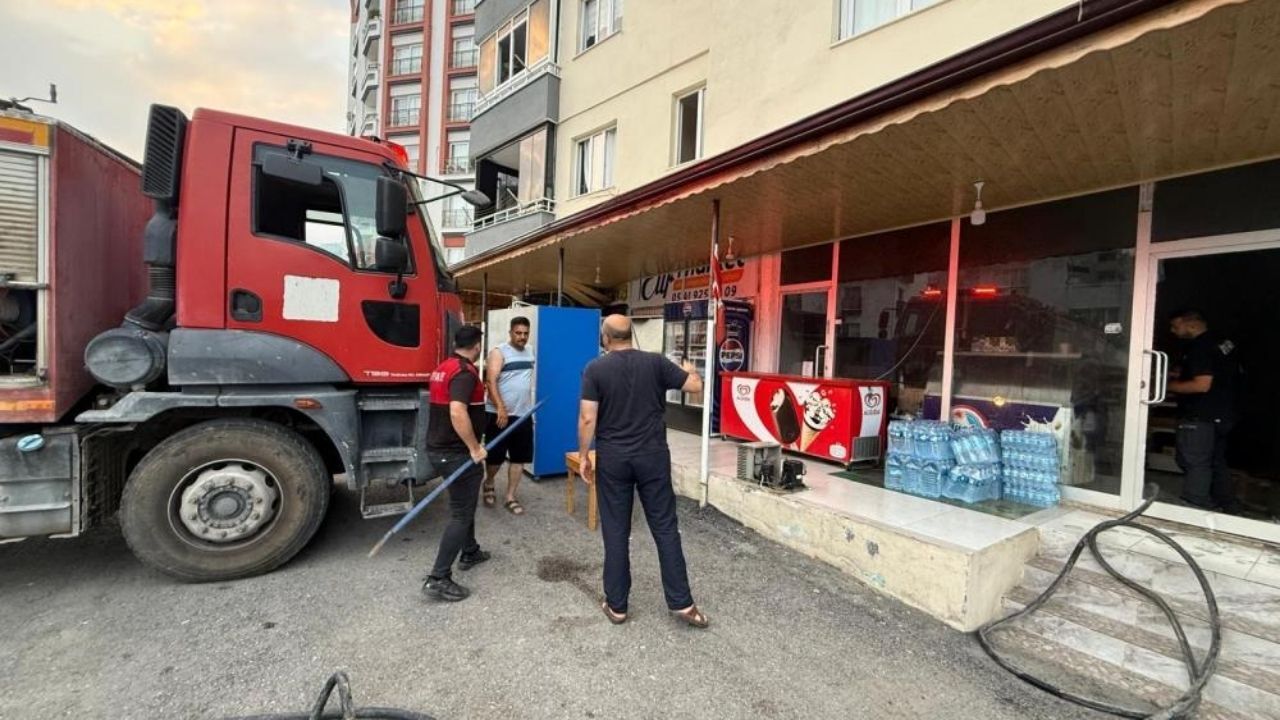 Düziçi'nde İş Yeri Yangını Maddi Hasar Meydana Geldi