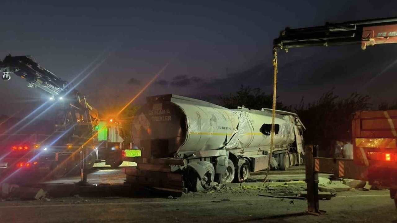 Erzin Yeşiltepe Mevkisinde Korkutan Tanker Kazası (2)