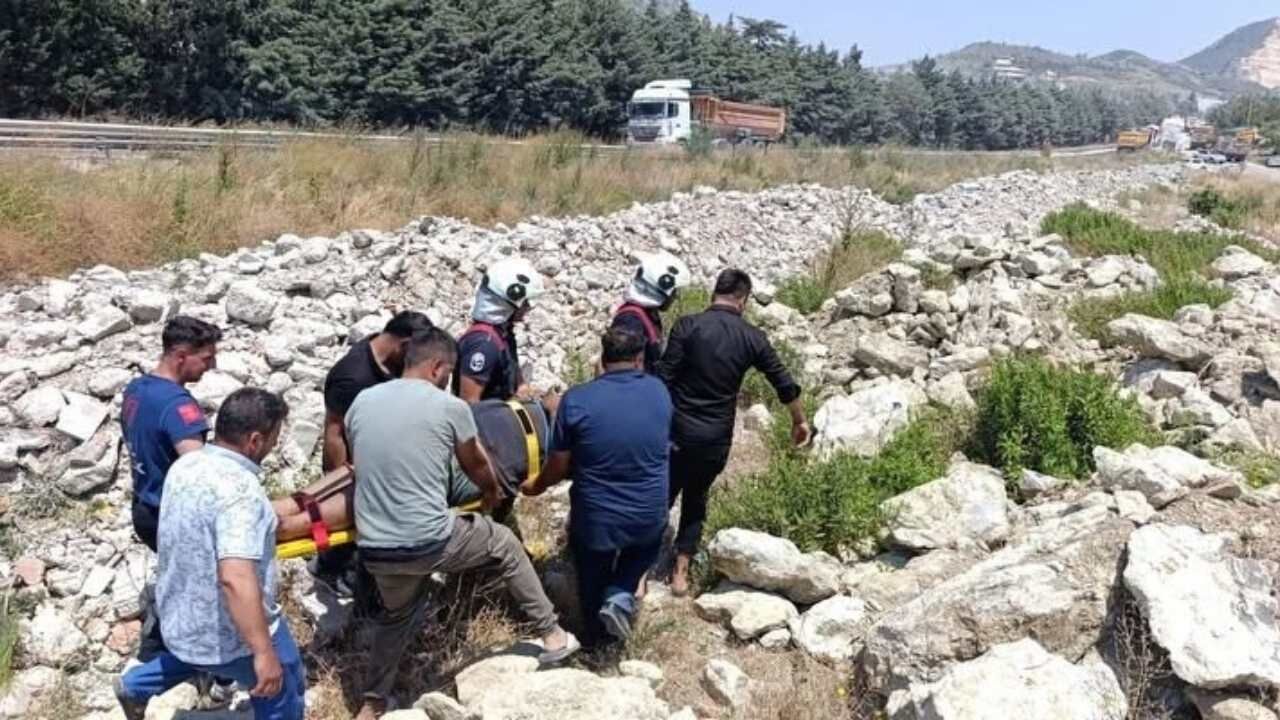 Hafriyat Kamyonu Şarampole Yuvarlandı (2)