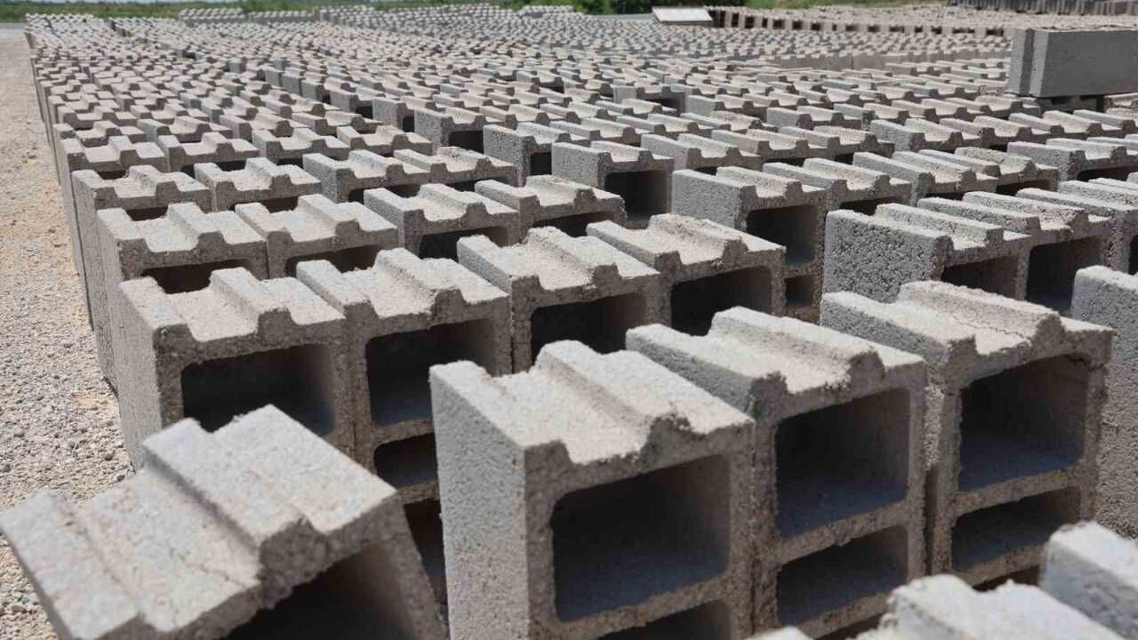 Hatay'da 40 Derece Sıcaklıkta Briket Üretimi Nasıl Gerçekleştiriliyor (1)