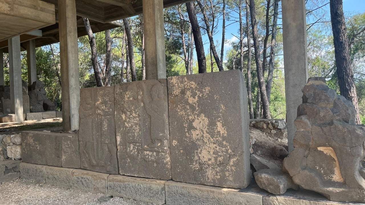 Hitit Hiyeroglifleri Nasıl Çözüldü Osmaniye Karatepe Aslantaş'ın Bilinmeyenleri (1)