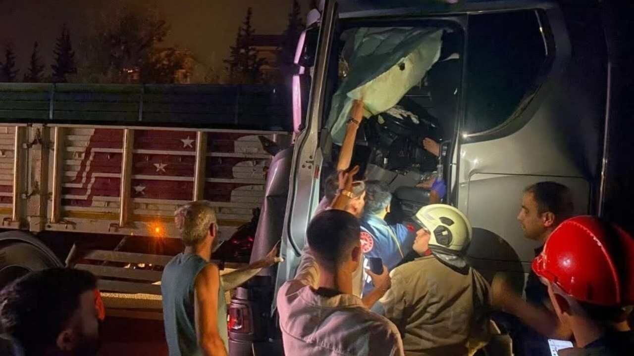 İskenderun Payas Yolundaki Tır Kazası Gerçekleşti (2)