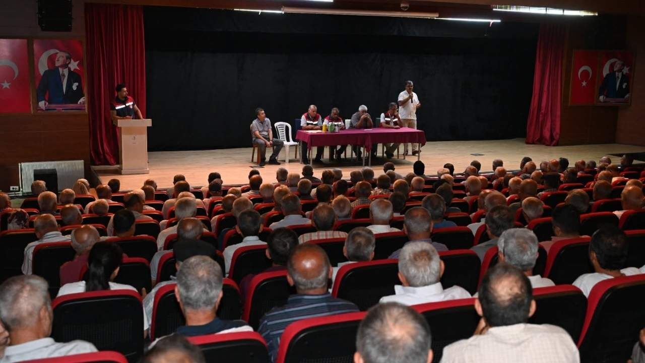 Kadirli Çiftçisine Sertifika Ve B Reçete Eğitimi (1)