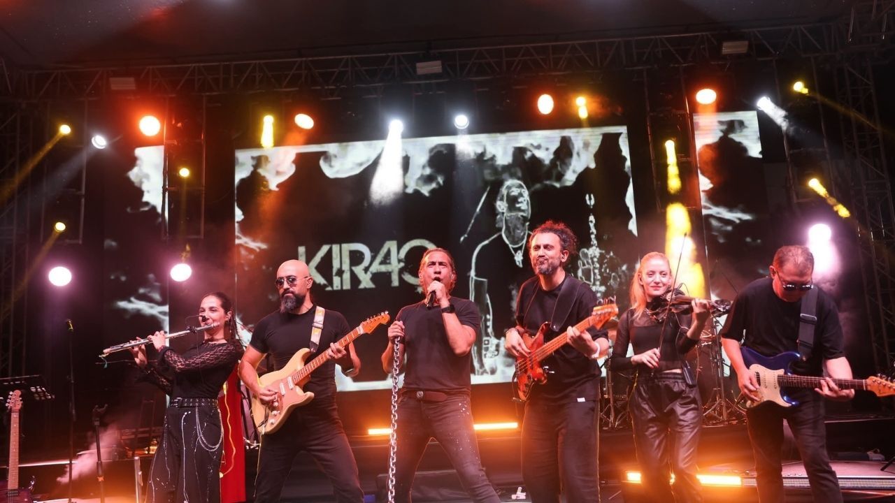 Kıraç Düziçi'ni Salladı! Uçaklı Park'ta Tarihi Konser (2)