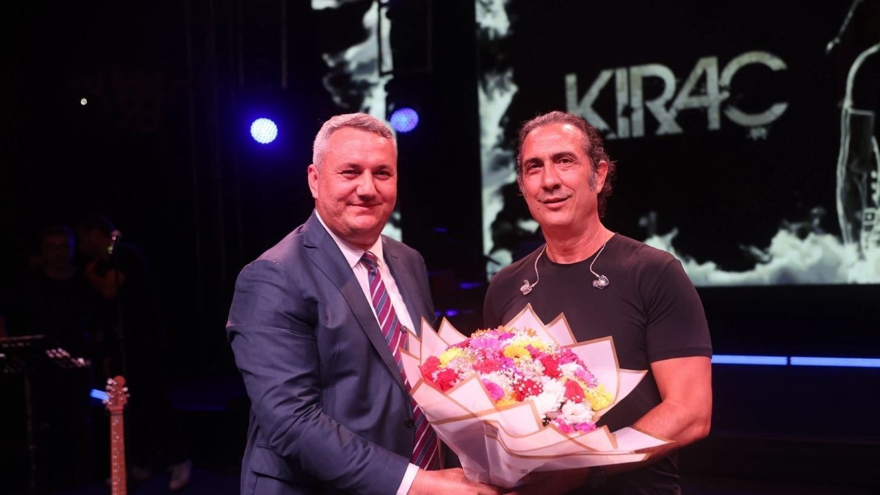 Kıraç Düziçi'ni Salladı! Uçaklı Park'ta Tarihi Konser